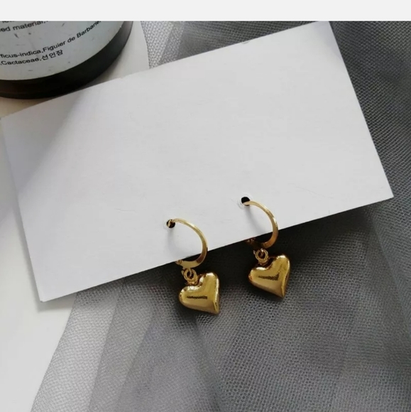 **New 18k heart❤ Gold Stud Earrings - Picture 8 of 8